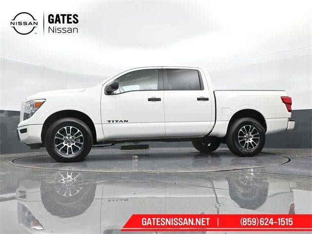 2023 Nissan Titan SV