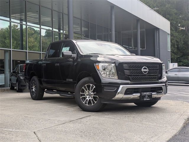 2023 Nissan Titan SV