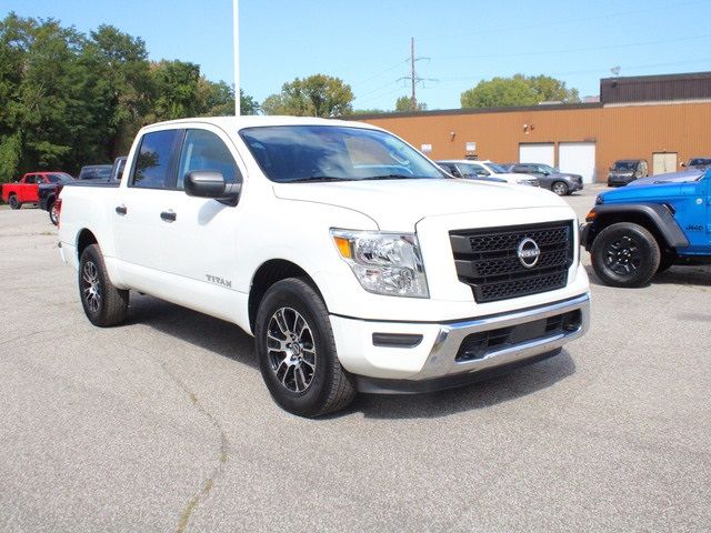 2023 Nissan Titan SV