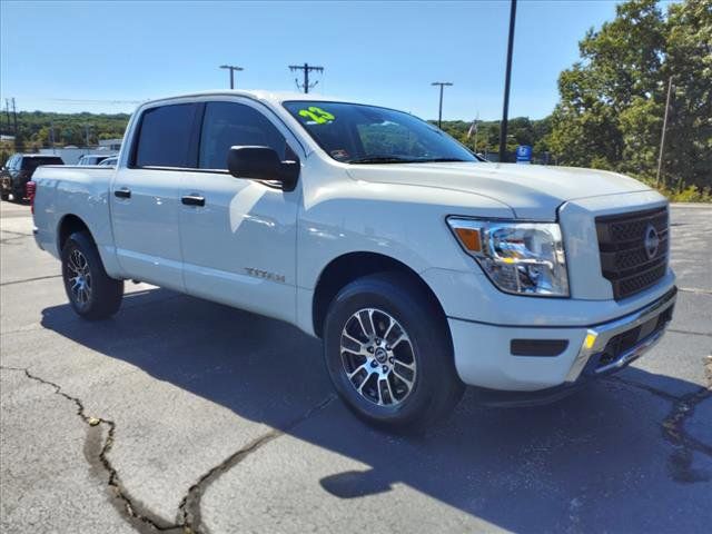 2023 Nissan Titan SV