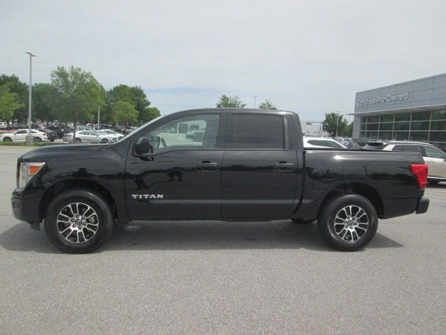 2023 Nissan Titan SV