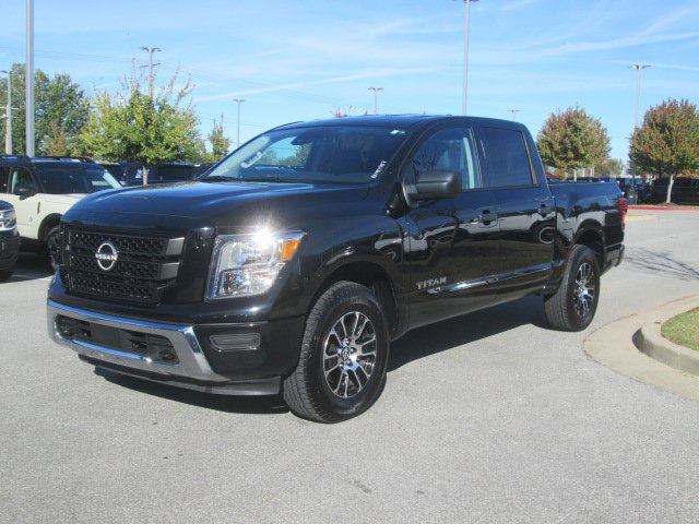 2023 Nissan Titan SV