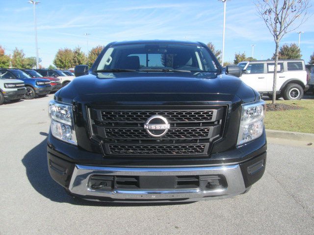 2023 Nissan Titan SV