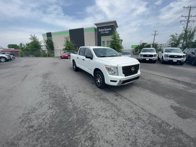 2023 Nissan Titan SV