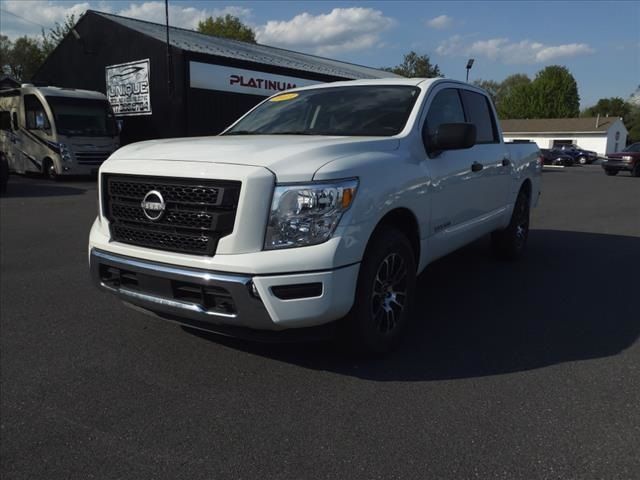 2023 Nissan Titan SV