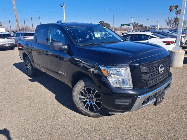 2023 Nissan Titan SV