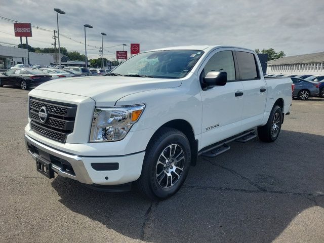 2023 Nissan Titan SV