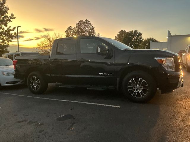 2023 Nissan Titan SV