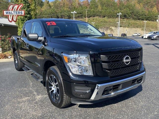 2023 Nissan Titan SV