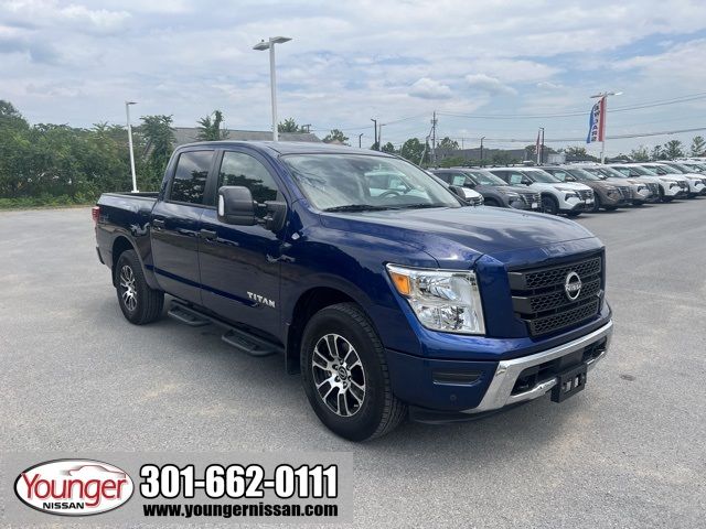 2023 Nissan Titan SV