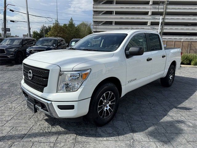 2023 Nissan Titan SV