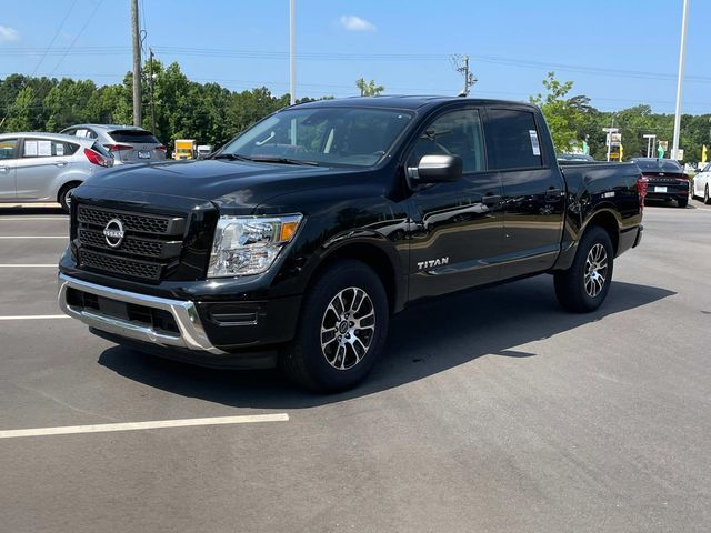 2023 Nissan Titan SV