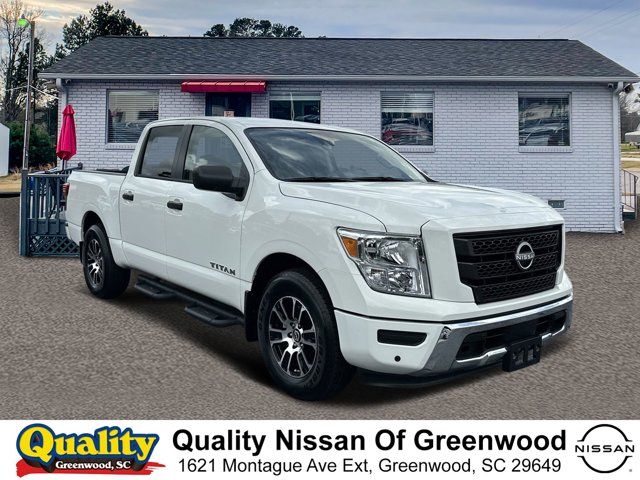 2023 Nissan Titan SV