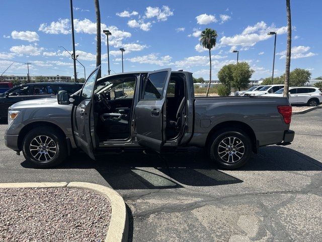 2023 Nissan Titan SV