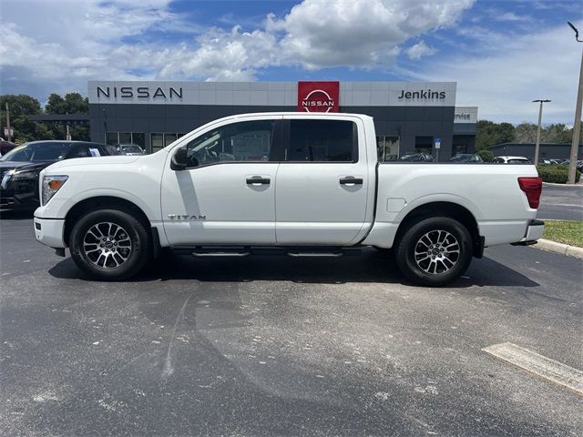 2023 Nissan Titan SV