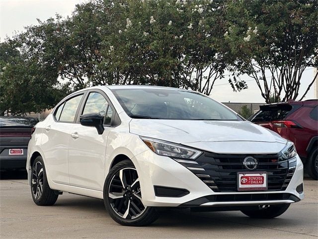 2023 Nissan Versa SR