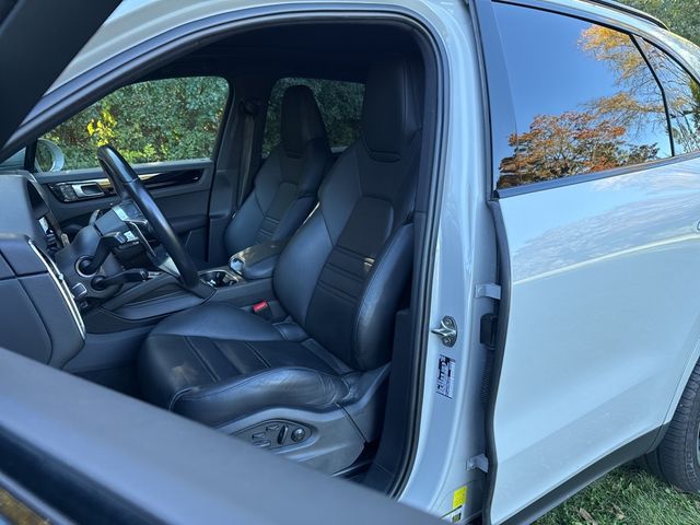 2023 Porsche Cayenne Base