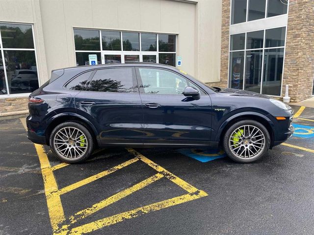2023 Porsche Cayenne Platinum Edition E-Hybrid