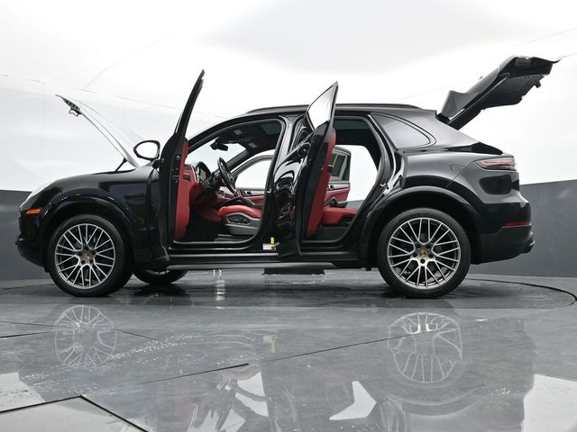 2023 Porsche Cayenne Platinum Edition