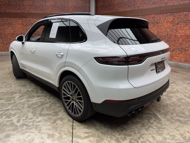 2023 Porsche Cayenne Platinum Edition