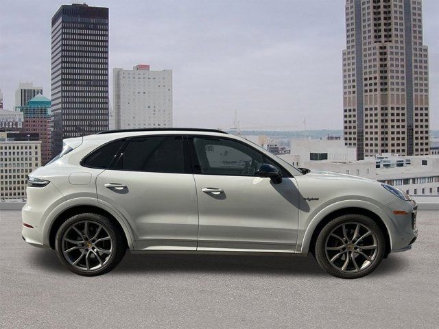 2023 Porsche Cayenne Platinum Edition E-Hybrid