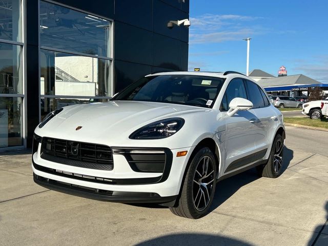 2023 Porsche Macan Base