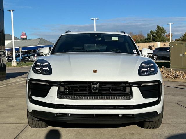 2023 Porsche Macan Base