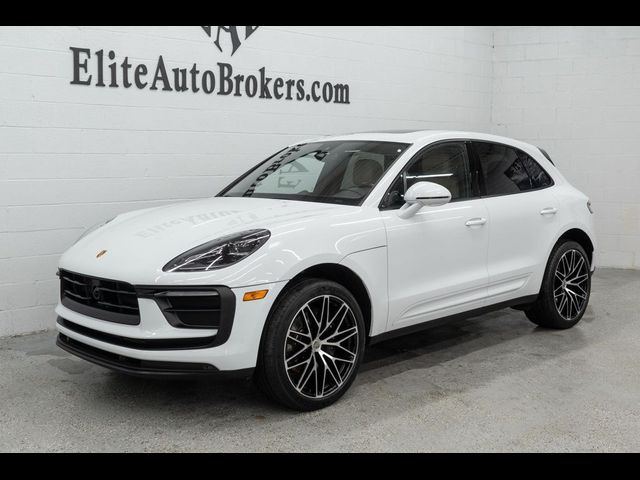 2023 Porsche Macan Base