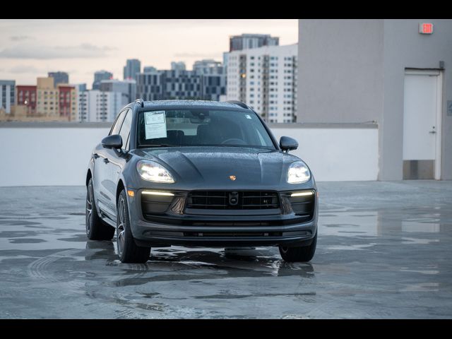 2023 Porsche Macan Base