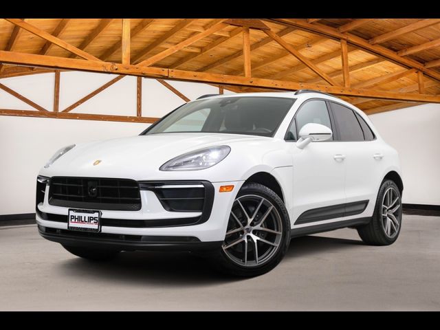 2023 Porsche Macan Base