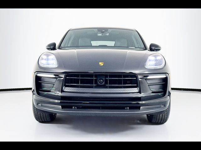 2023 Porsche Macan Base