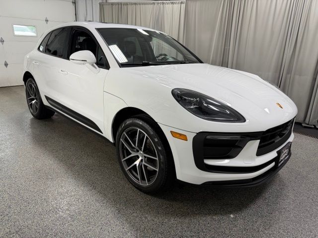 2023 Porsche Macan Base