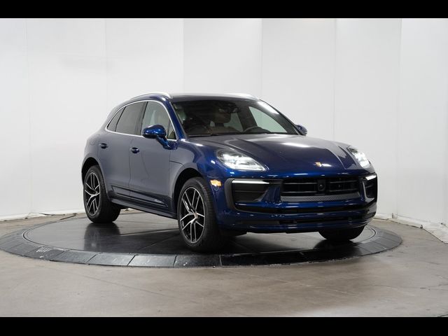 2023 Porsche Macan Base