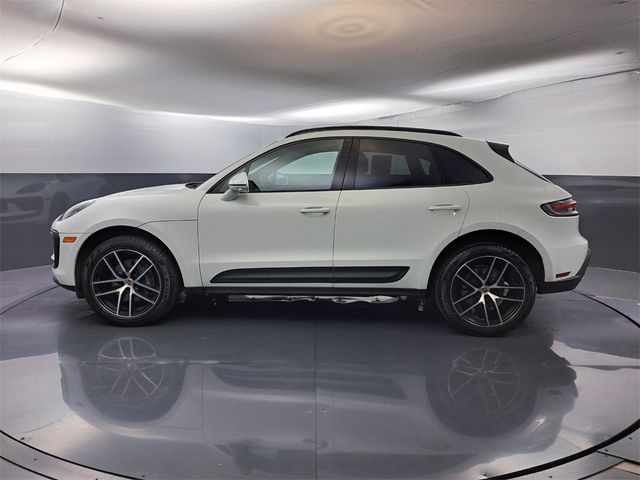 2023 Porsche Macan Base