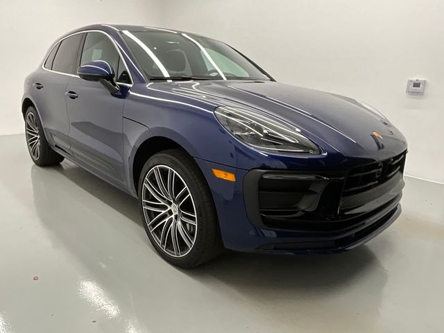 2023 Porsche Macan Base