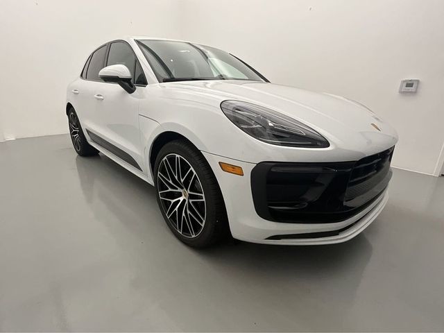 2023 Porsche Macan Base