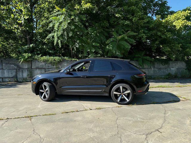 2023 Porsche Macan Base