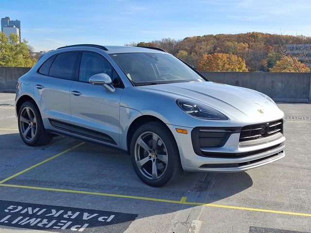 2023 Porsche Macan Base