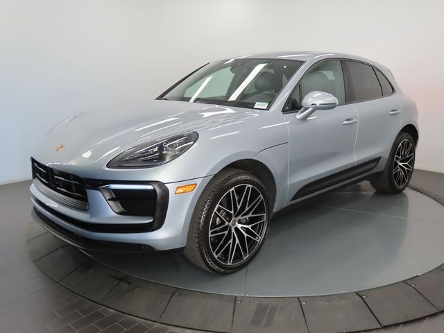 2023 Porsche Macan Base