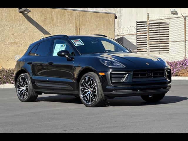 2023 Porsche Macan Base