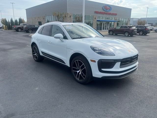 2023 Porsche Macan Base