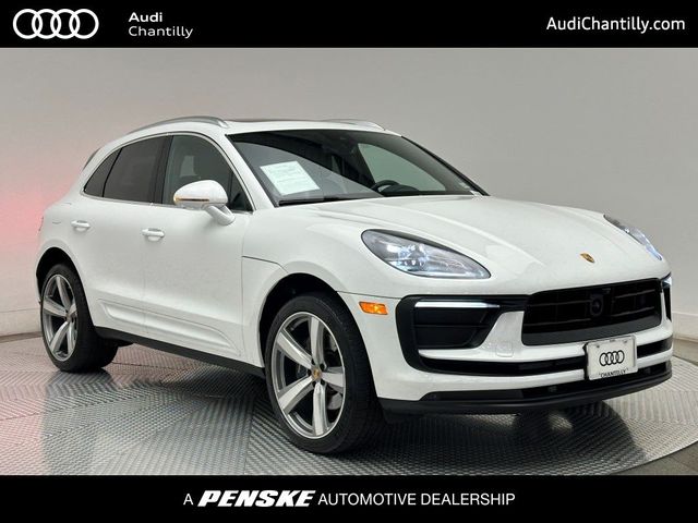 2023 Porsche Macan Base