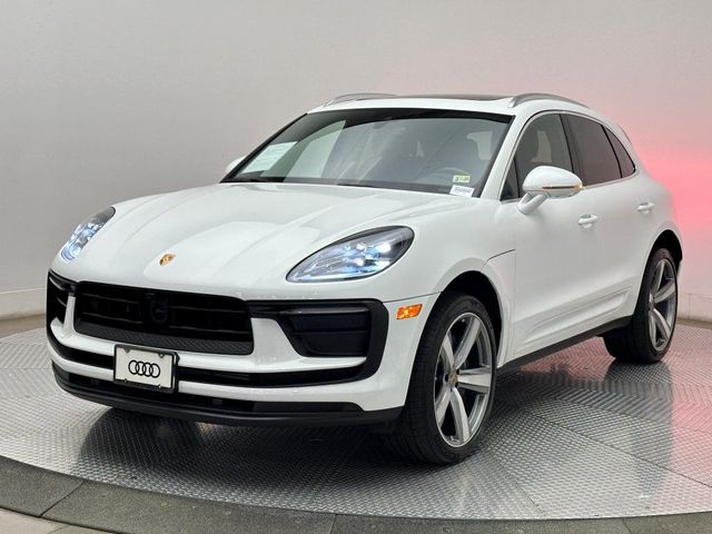 2023 Porsche Macan Base