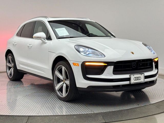 2023 Porsche Macan Base