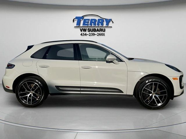 2023 Porsche Macan Base