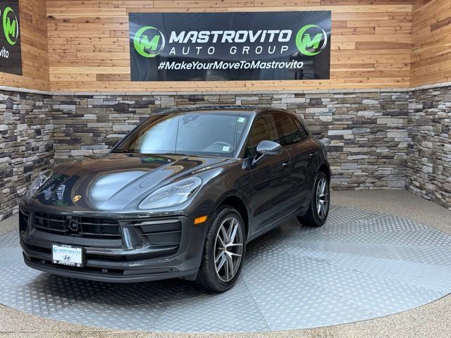 2023 Porsche Macan Base