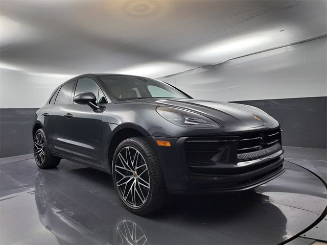 2023 Porsche Macan Base