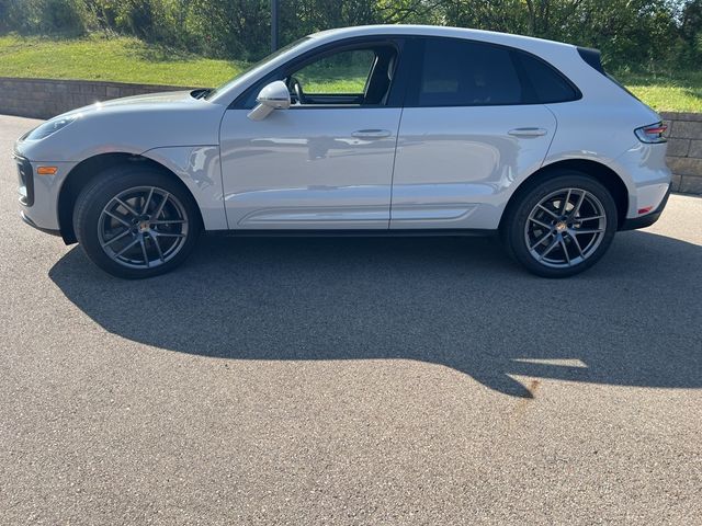 2023 Porsche Macan Base