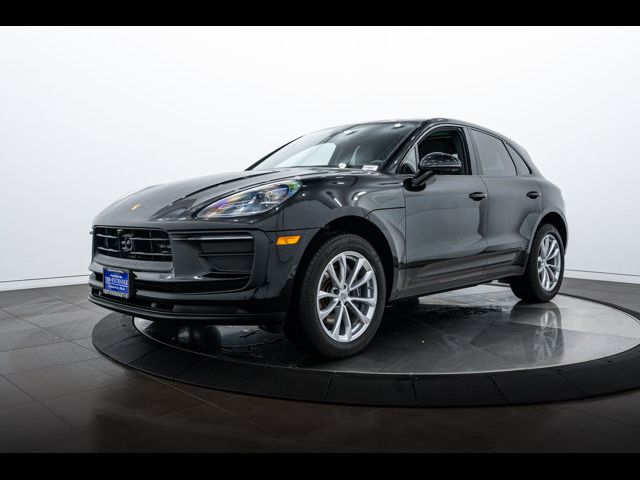 2023 Porsche Macan Base