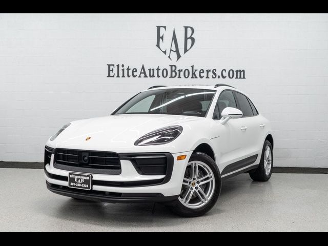 2023 Porsche Macan Base